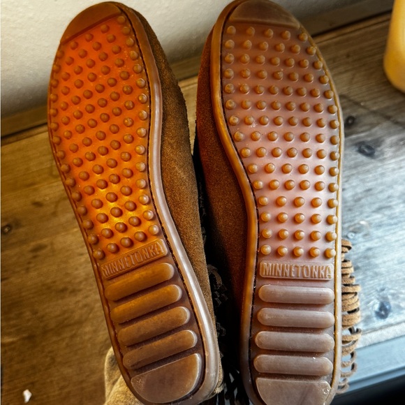 Fringe Suede Ankle Moccasin Boots - Brown Minnetonka Suede Womens size 8.5 - Picture 5 of 6